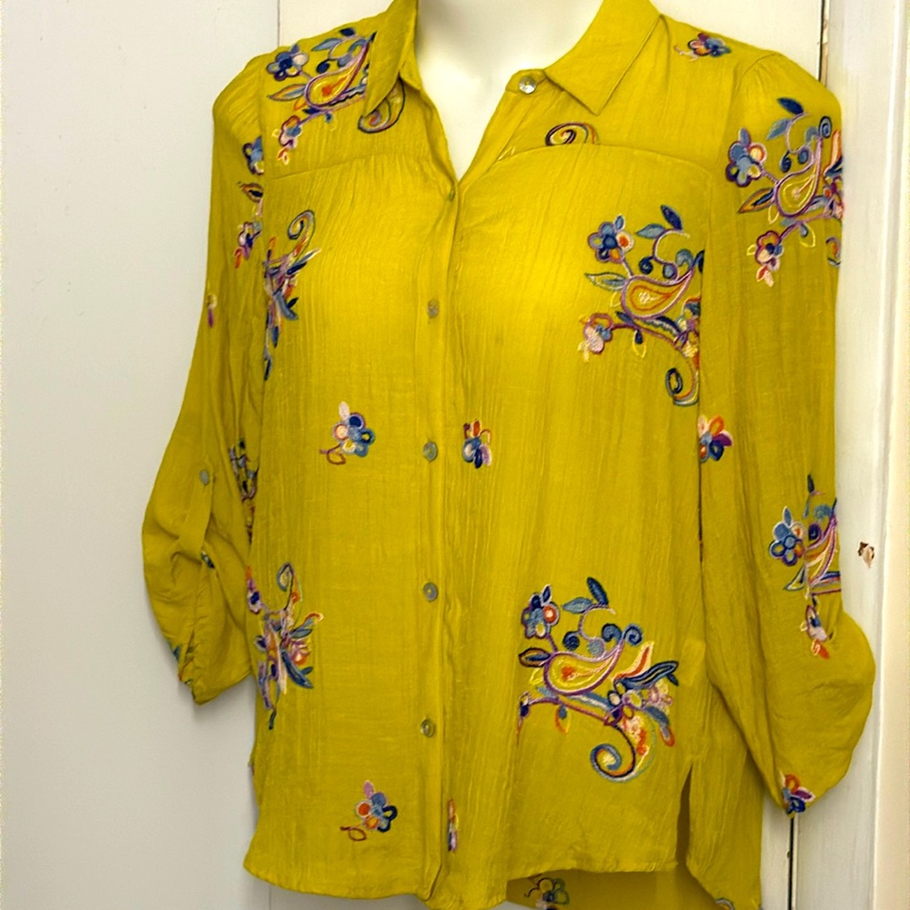 Fig & Flower Yellow Floral Embroidery Button Roll Tab Button Up Shirt